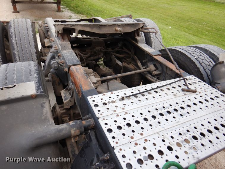 image for item JO9033 2008 Freightliner Columbia  glider kit semi truck