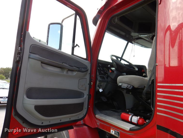 image for item JO9033 2008 Freightliner Columbia  glider kit semi truck