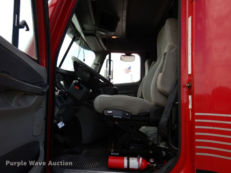 image for item JO9033 2008 Freightliner Columbia  glider kit semi truck