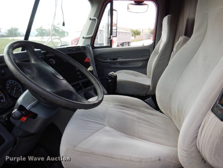 image for item JO9033 2008 Freightliner Columbia  glider kit semi truck