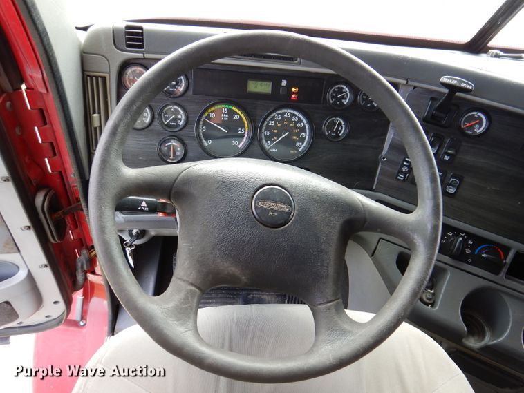 image for item JO9033 2008 Freightliner Columbia  glider kit semi truck