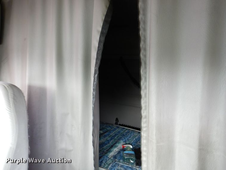 image for item JO9033 2008 Freightliner Columbia  glider kit semi truck