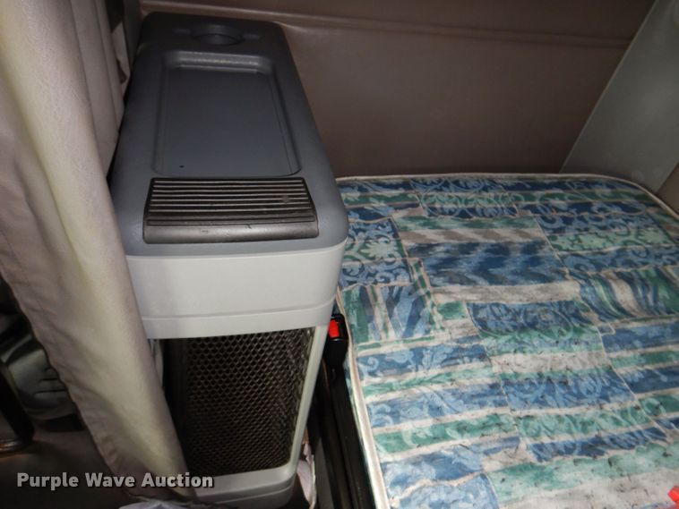 image for item JO9033 2008 Freightliner Columbia  glider kit semi truck