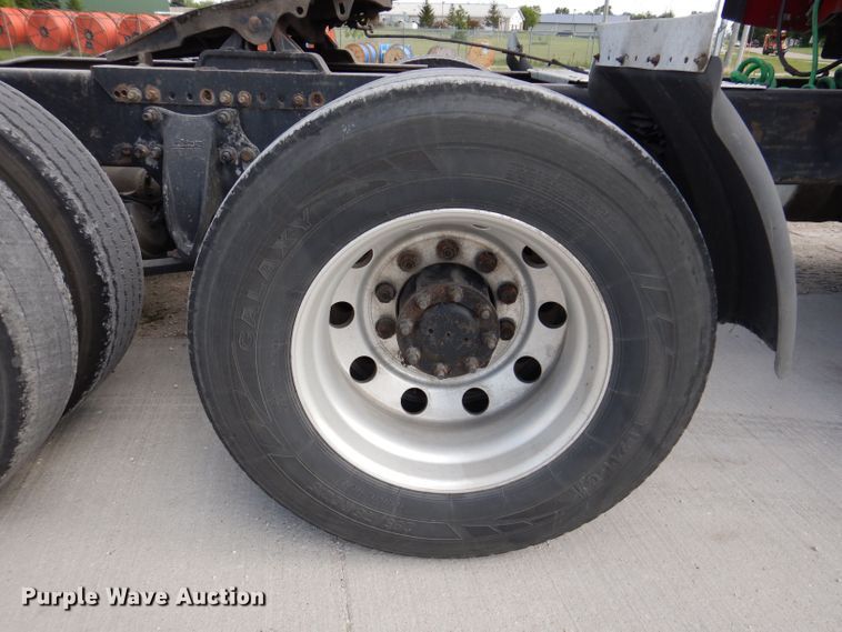 image for item JO9033 2008 Freightliner Columbia  glider kit semi truck