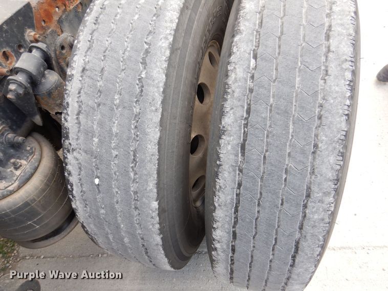 image for item JO9033 2008 Freightliner Columbia  glider kit semi truck