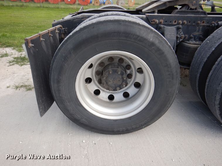 image for item JO9033 2008 Freightliner Columbia  glider kit semi truck