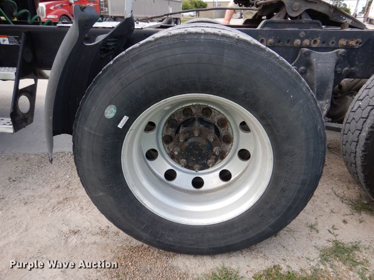 image for item JO9033 2008 Freightliner Columbia  glider kit semi truck