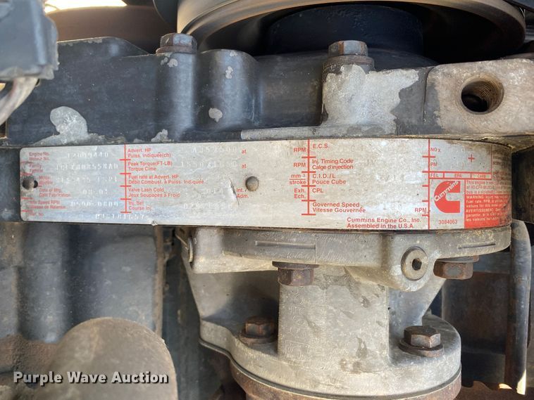 image for item JU9300 2002 International 9400i  semi truck