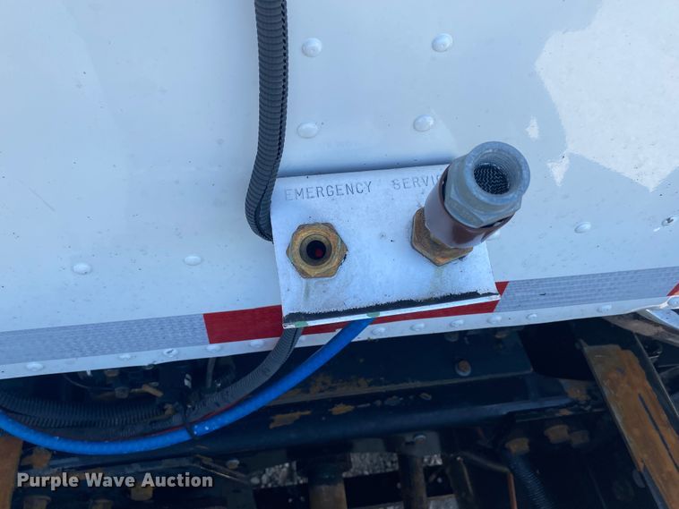 image for item JU9300 2002 International 9400i  semi truck