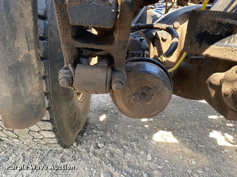 image for item JU9300 2002 International 9400i  semi truck