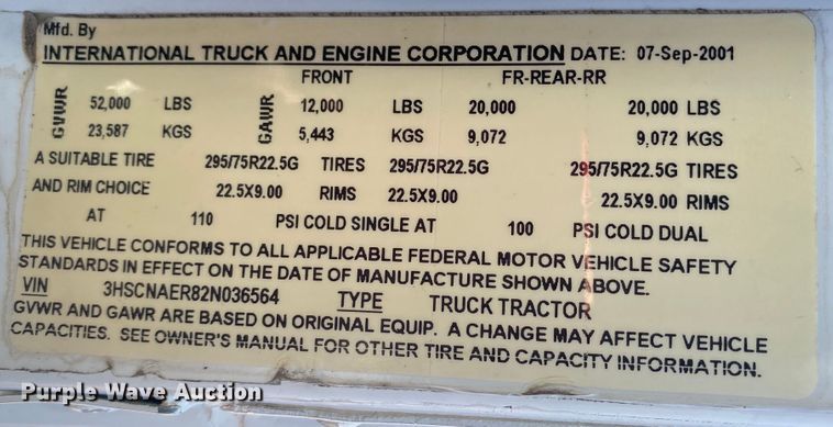 image for item JU9300 2002 International 9400i  semi truck