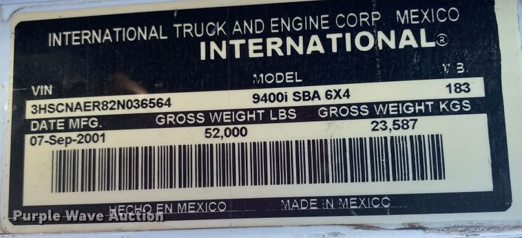 image for item JU9300 2002 International 9400i  semi truck