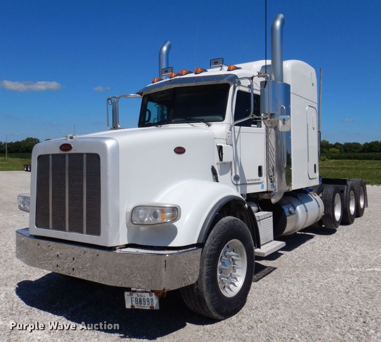 image for item KF9616 2014 Peterbilt 367  semi truck