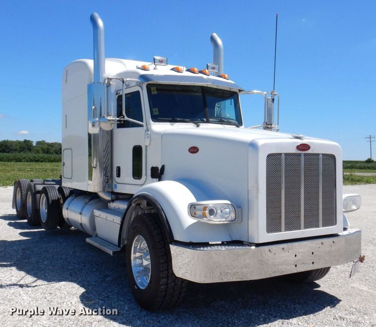 image for item KF9616 2014 Peterbilt 367  semi truck