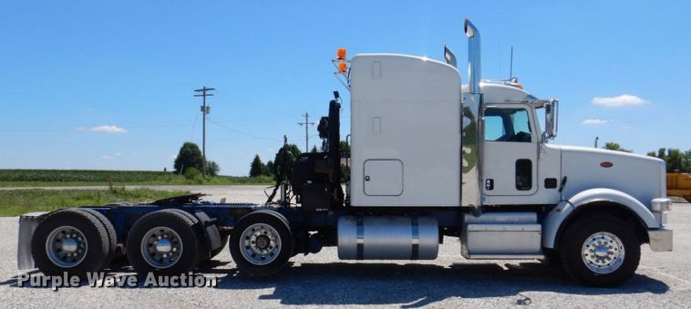 image for item KF9616 2014 Peterbilt 367  semi truck