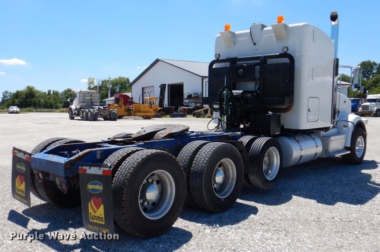 image for item KF9616 2014 Peterbilt 367  semi truck