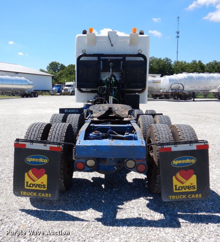 image for item KF9616 2014 Peterbilt 367  semi truck