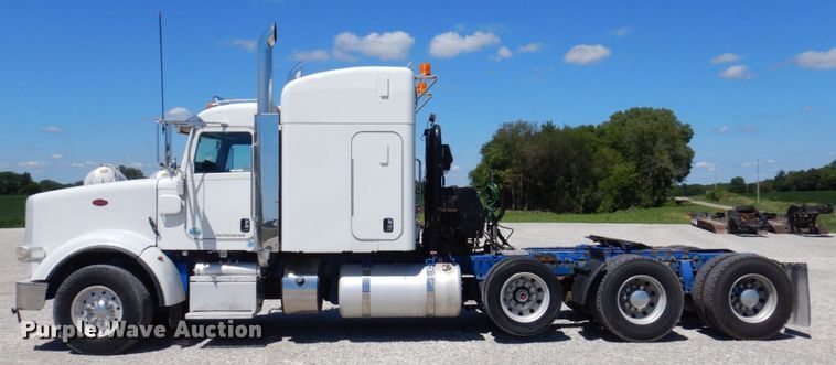 image for item KF9616 2014 Peterbilt 367  semi truck