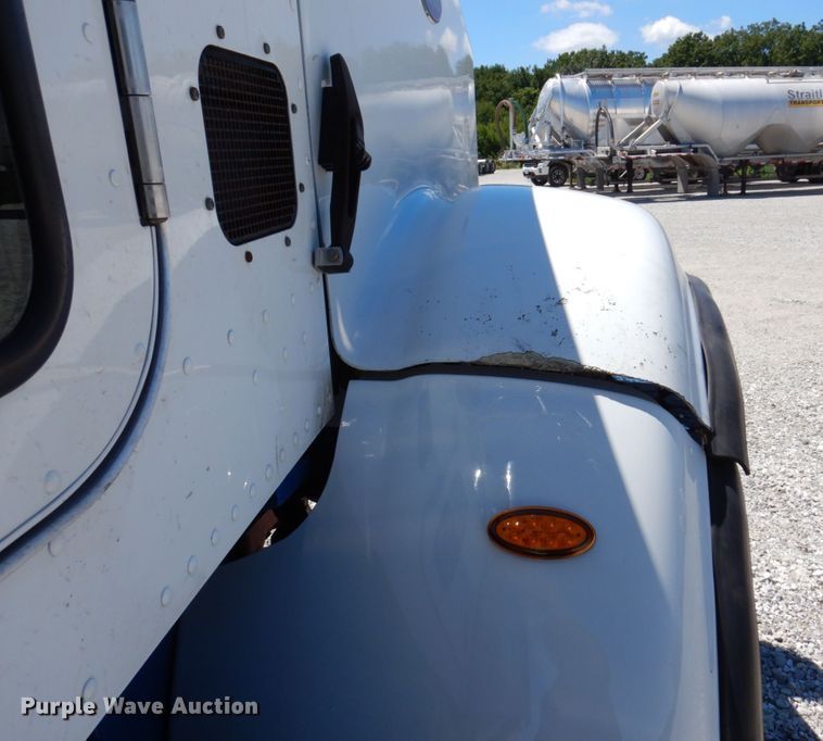 image for item KF9616 2014 Peterbilt 367  semi truck