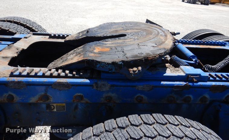 image for item KF9616 2014 Peterbilt 367  semi truck