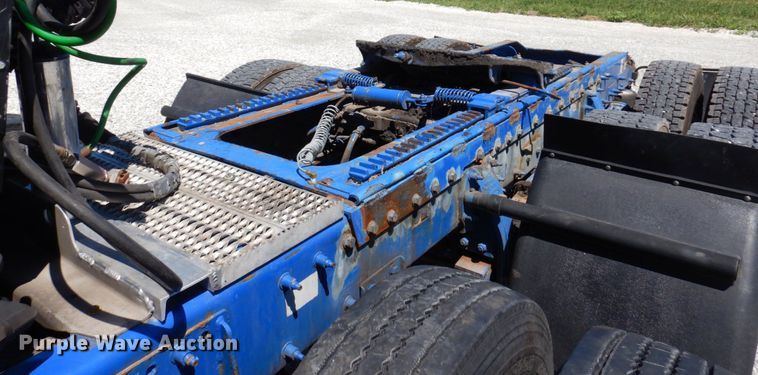 image for item KF9616 2014 Peterbilt 367  semi truck