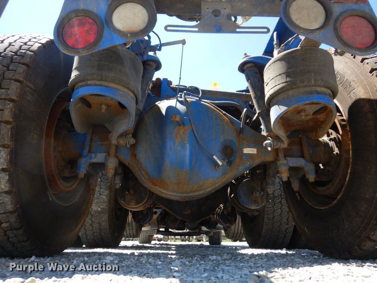 image for item KF9616 2014 Peterbilt 367  semi truck