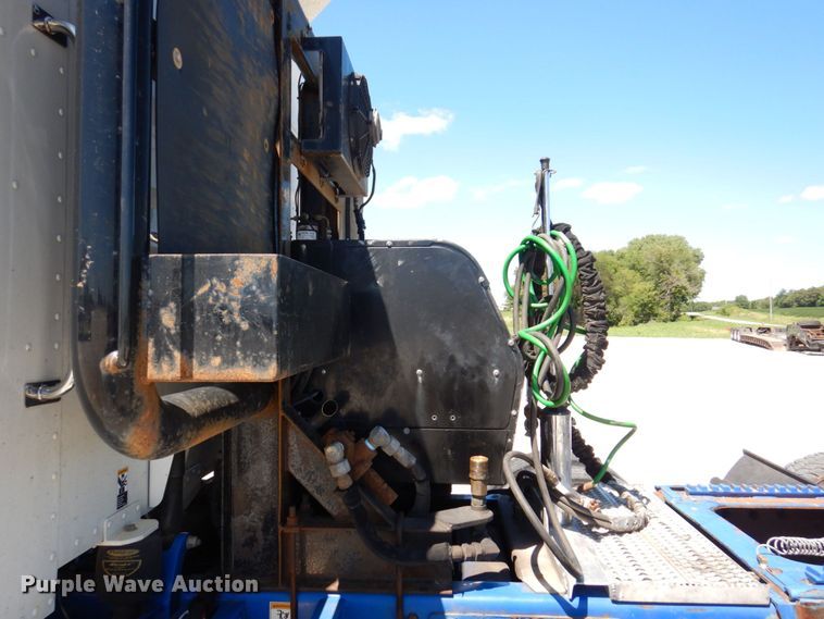 image for item KF9616 2014 Peterbilt 367  semi truck