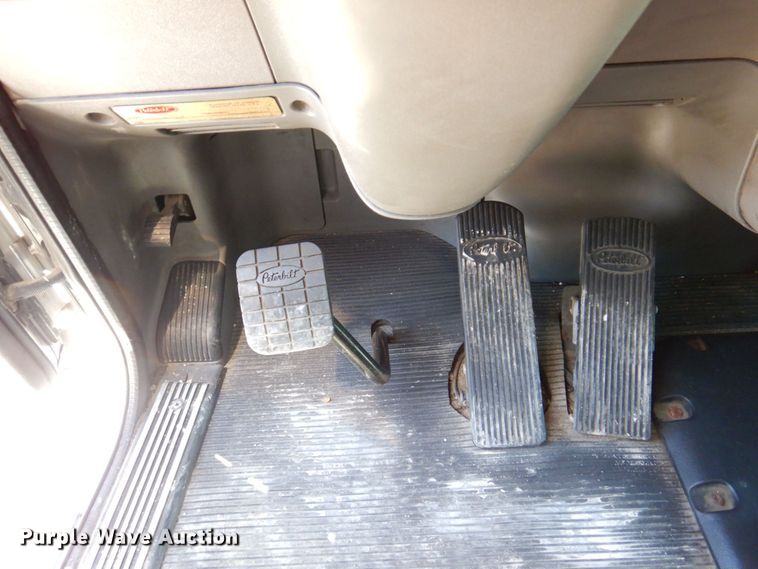 image for item KF9616 2014 Peterbilt 367  semi truck