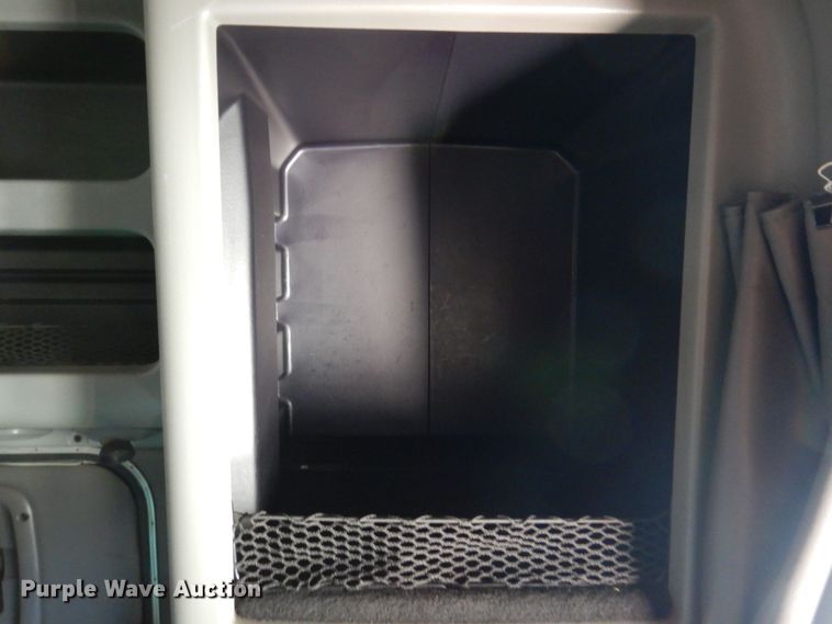 image for item KF9616 2014 Peterbilt 367  semi truck