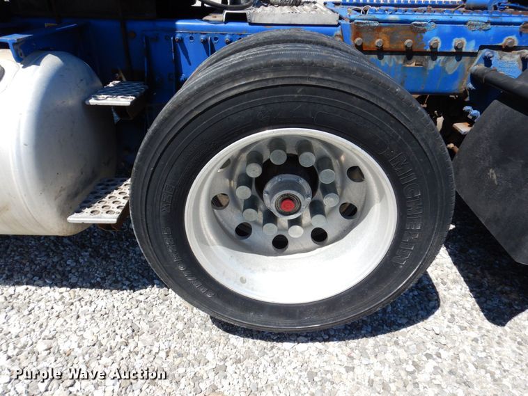 image for item KF9616 2014 Peterbilt 367  semi truck