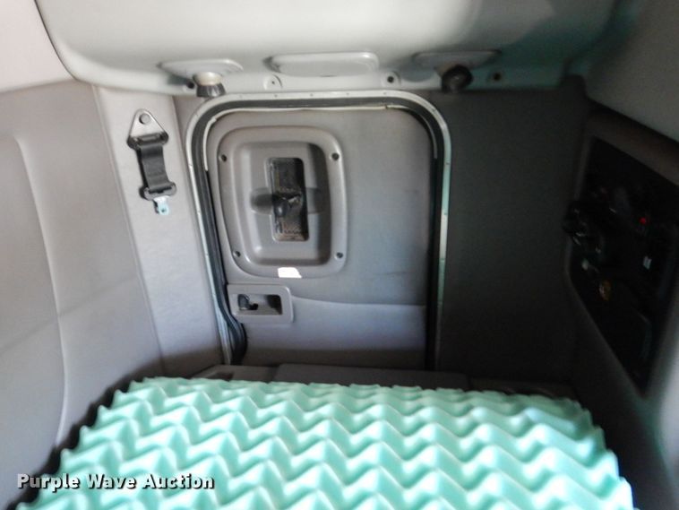 image for item KF9616 2014 Peterbilt 367  semi truck