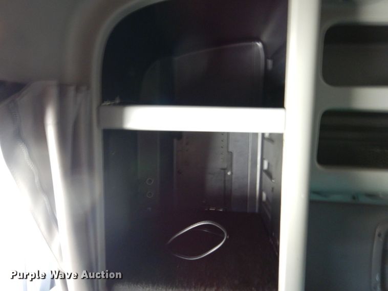 image for item KF9616 2014 Peterbilt 367  semi truck