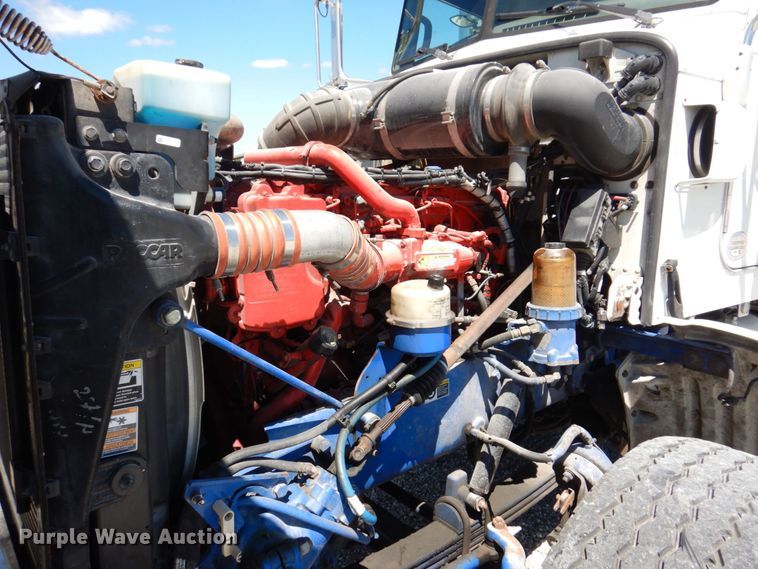 image for item KF9616 2014 Peterbilt 367  semi truck