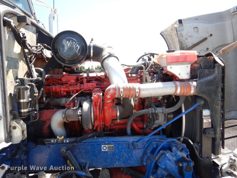 image for item KF9616 2014 Peterbilt 367  semi truck