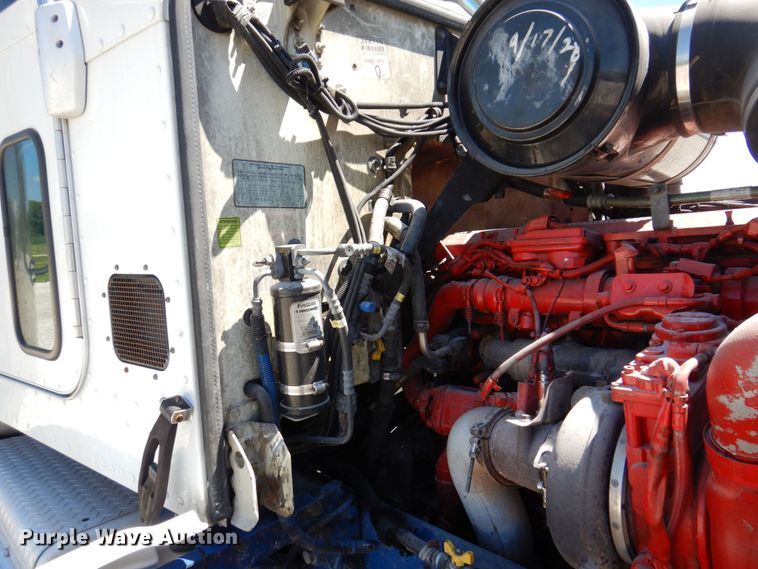 image for item KF9616 2014 Peterbilt 367  semi truck