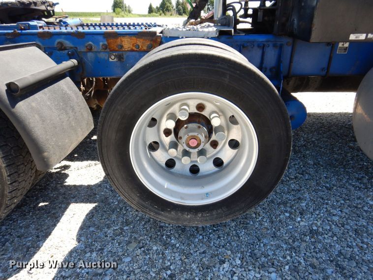 image for item KF9616 2014 Peterbilt 367  semi truck