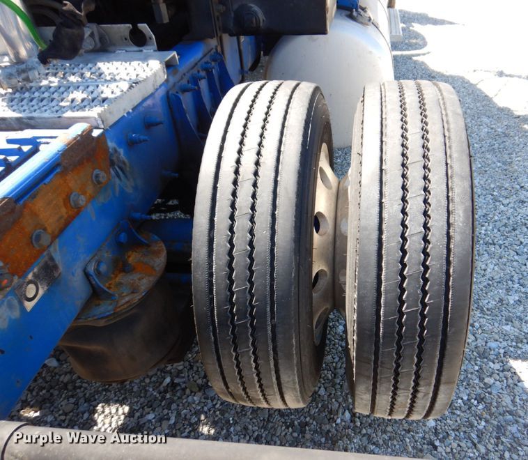 image for item KF9616 2014 Peterbilt 367  semi truck