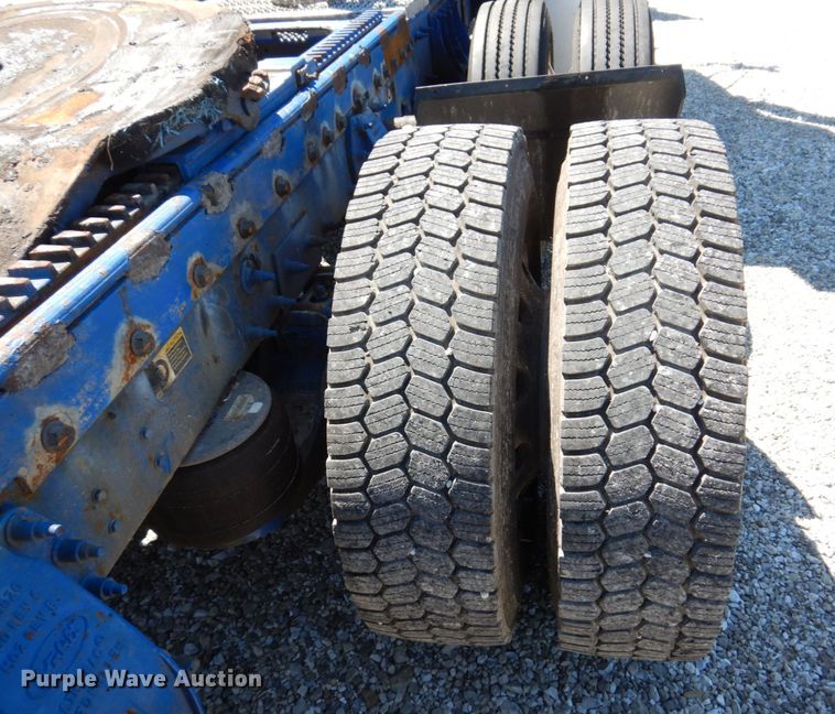 image for item KF9616 2014 Peterbilt 367  semi truck