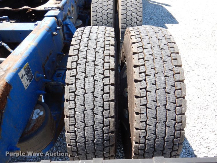 image for item KF9616 2014 Peterbilt 367  semi truck