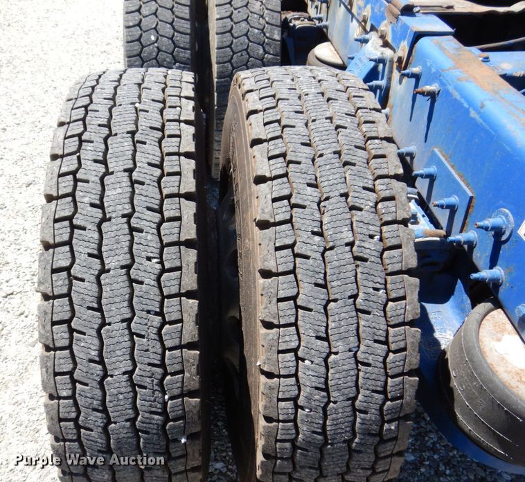 image for item KF9616 2014 Peterbilt 367  semi truck