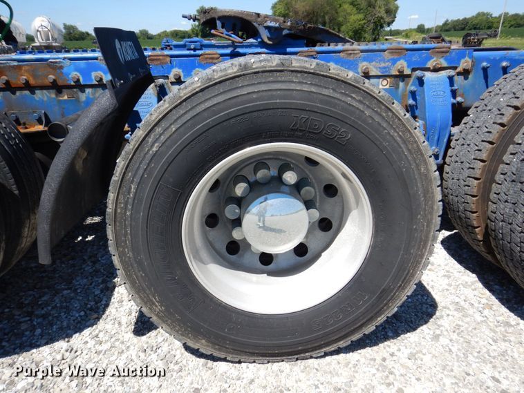 image for item KF9616 2014 Peterbilt 367  semi truck