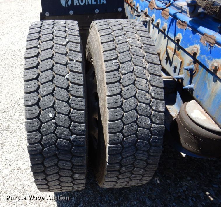 image for item KF9616 2014 Peterbilt 367  semi truck