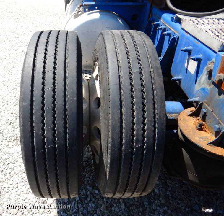 image for item KF9616 2014 Peterbilt 367  semi truck