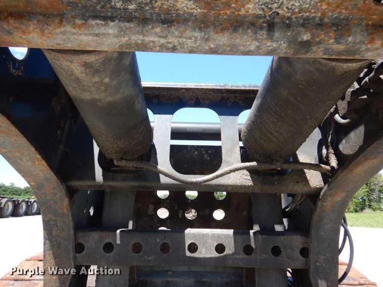 image for item KF9617 2008 Fontaine Magnitude 55H-26  lowboy equipment trailer