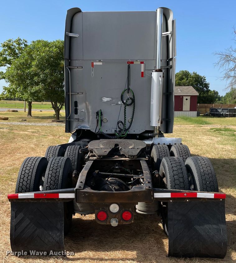 image for item KJ9906 2006 Freightliner Century Class ST120  semi truck