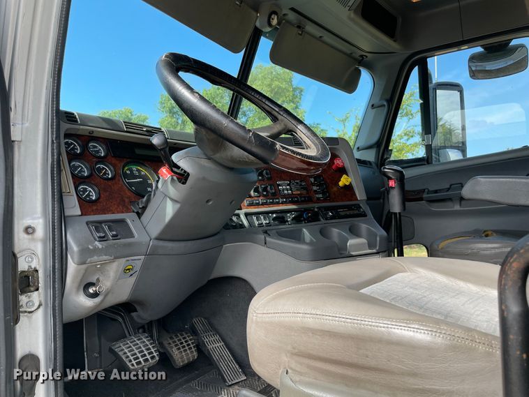 image for item KJ9906 2006 Freightliner Century Class ST120  semi truck