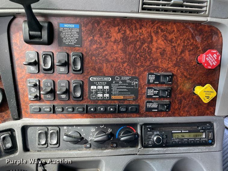 image for item KJ9906 2006 Freightliner Century Class ST120  semi truck