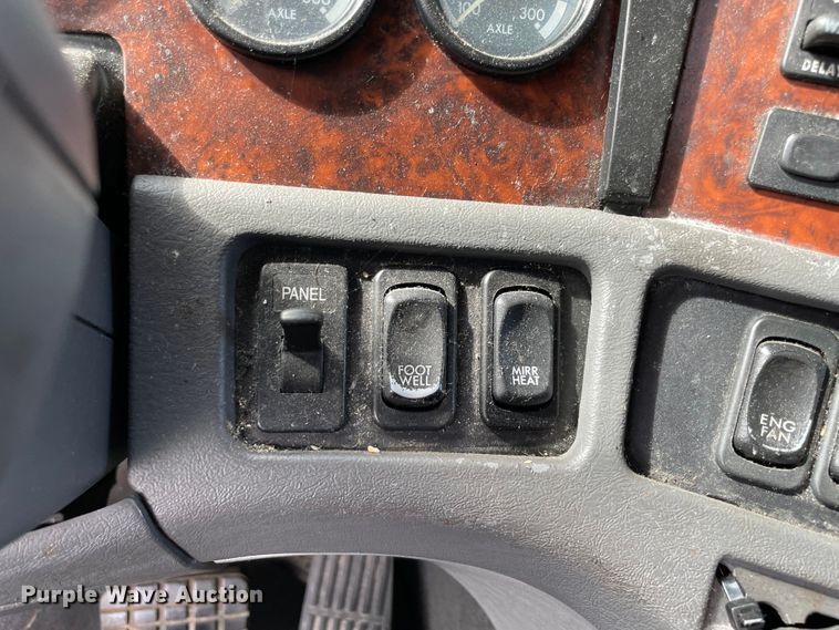 image for item KJ9906 2006 Freightliner Century Class ST120  semi truck