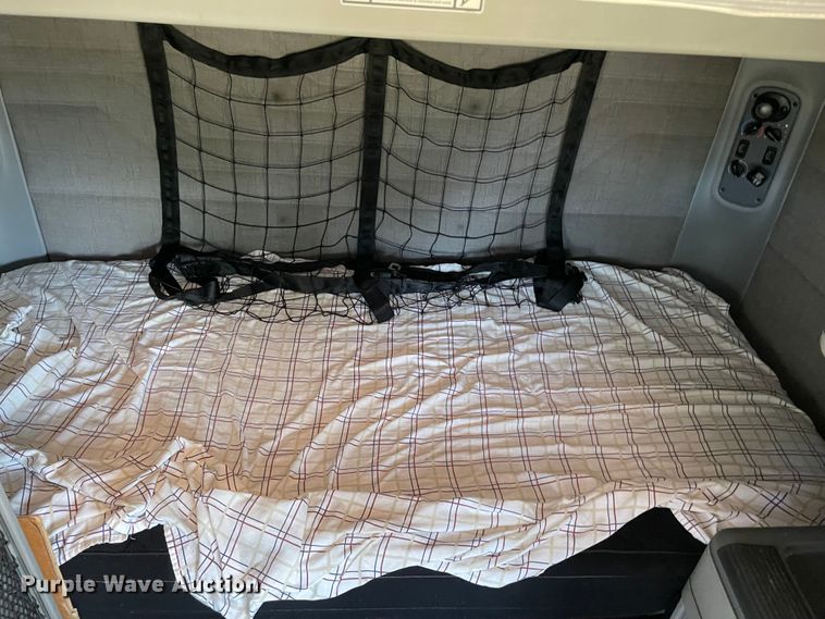 image for item KJ9906 2006 Freightliner Century Class ST120  semi truck