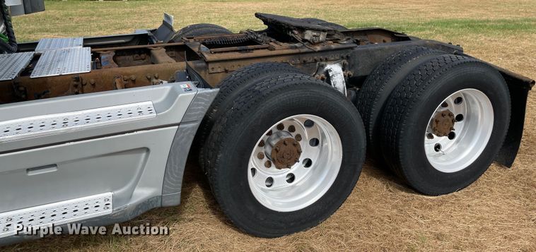 image for item KJ9906 2006 Freightliner Century Class ST120  semi truck